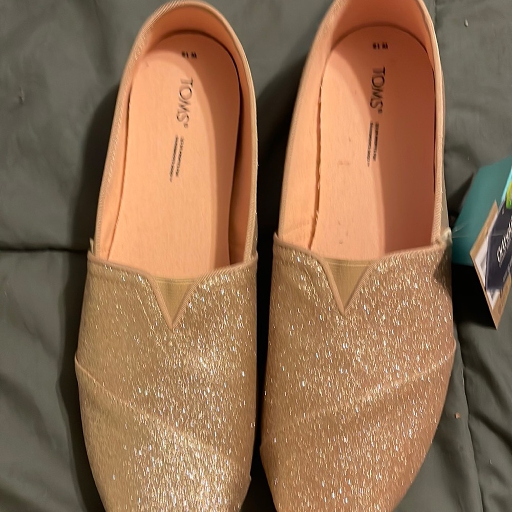 NWT champagne glitters TOMS shoes